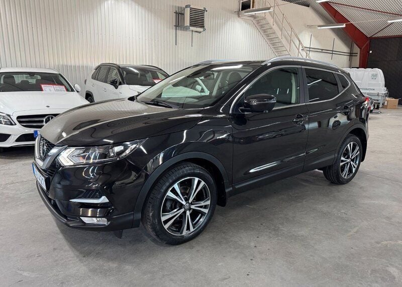 Svart Begagnad 2018 Nissan Qashqai 360º SUV | 179 900 kr (Marknadspris) - Bild 1/4