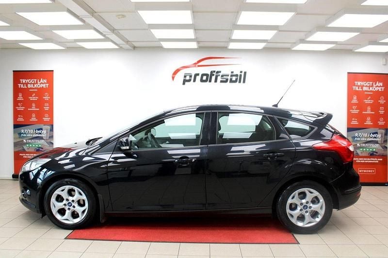 Svart Begagnad 2011 Ford Focus Trend Halvkombi | 69 900 kr (Marknadspris) - Bild 1/4