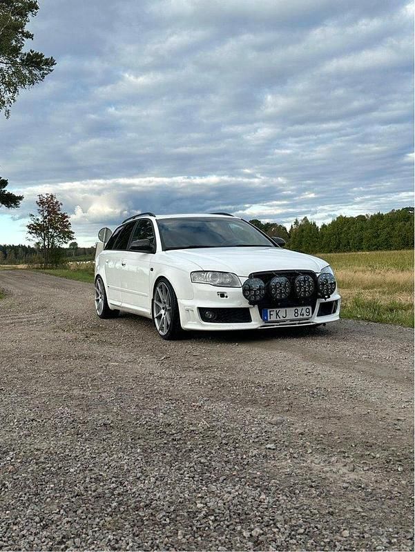 Vit Begagnad 2007 Audi A4 Comfort Kombi | 43 000 kr (Marknadspris) - Bild 1/4