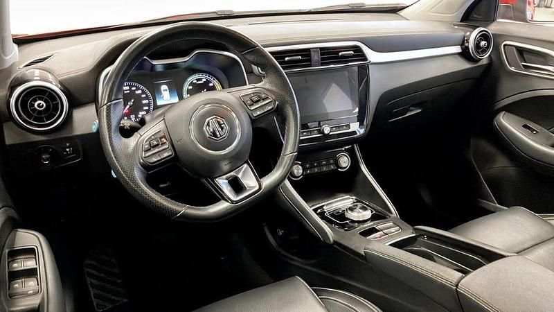 Begagnad MG ZS Luxury 105 kW (143 HK) 2020 Röd SUV
