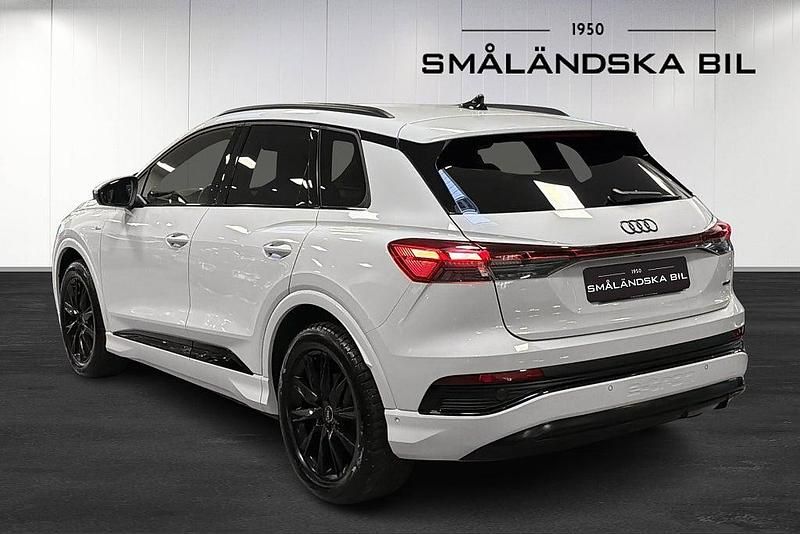 Begagnad Audi Q4 e-tron Comfort 219 kW (299 HK) 2023 Vit SUV