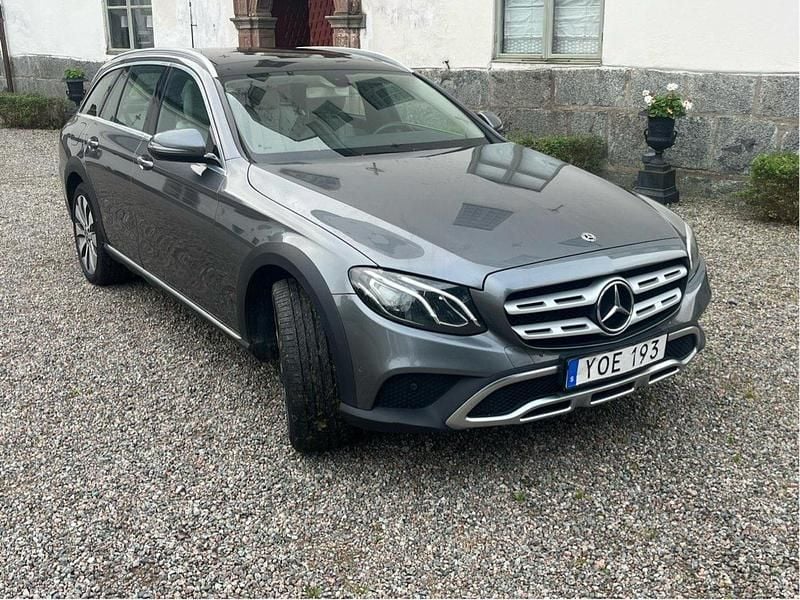Grå Begagnad 2018 Mercedes E220 Avantgarde Kombi | 279 000 kr (Bra pris) - Bild 1/4