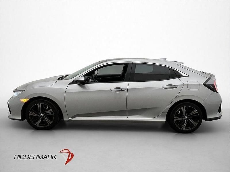 Begagnad Honda Civic Executive 129 HK (94 kW) 2017 Silver Halvkombi