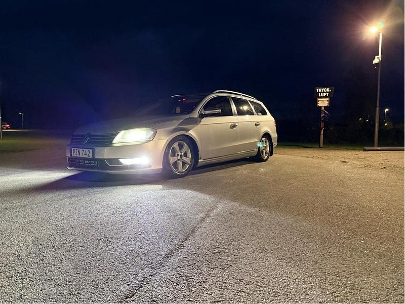 Silver Begagnad 2011 VW Passat GT Kombi | 36 000 kr (Marknadspris) - Bild 1/4
