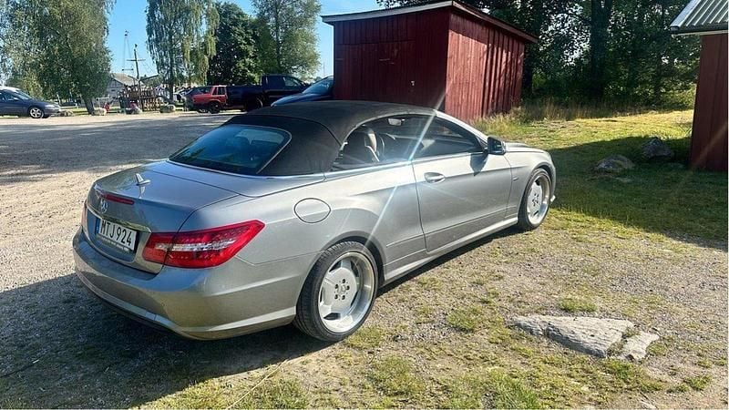 Silver Begagnad 2012 Mercedes E200 Cab | 205 000 kr (Marknadspris) - Bild 1/4