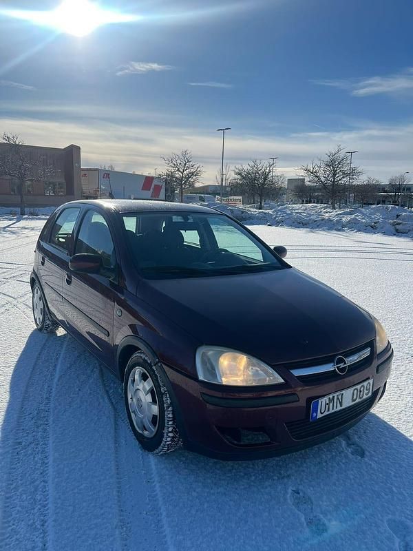 Begagnad Opel Corsa 75 HK (55 kW) 2004 Halvkombi