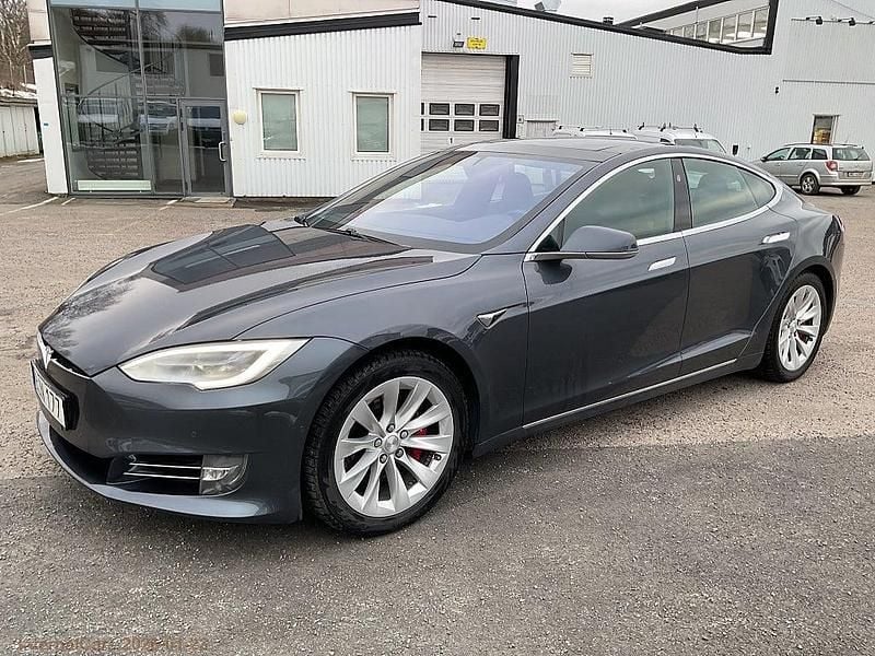 Grå Begagnad 2017 Tesla Model S Halvkombi | 262 000 kr - Bild 1/4