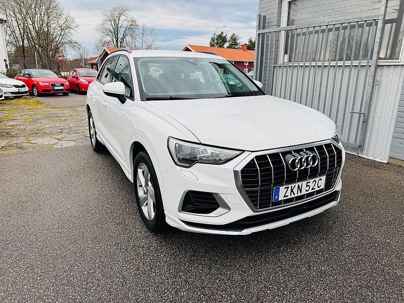 Vit Begagnad 2021 Audi Q3 Advanced Plus SUV | 279 900 kr (Marknadspris) - Bild 1/4