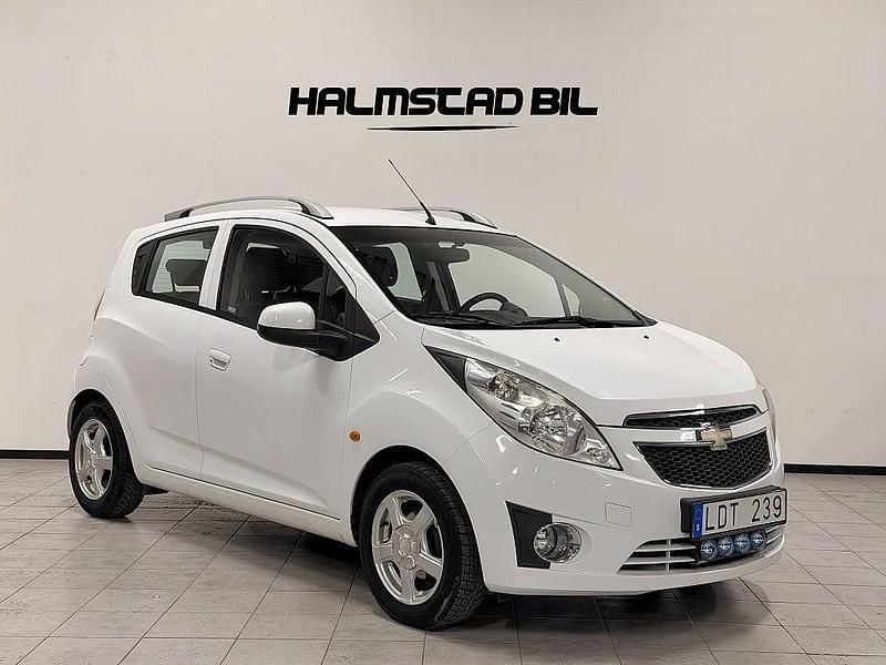 Vit Begagnad 2010 Chevrolet Spark Halvkombi | 29 500 kr (Marknadspris) - Bild 1/4