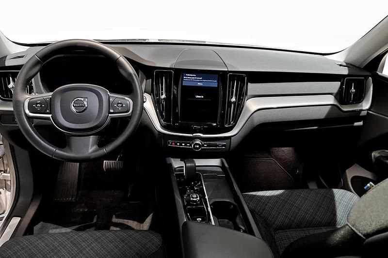 Begagnad Volvo XC60 Core 355 HK (261 kW) 2023 Grå SUV