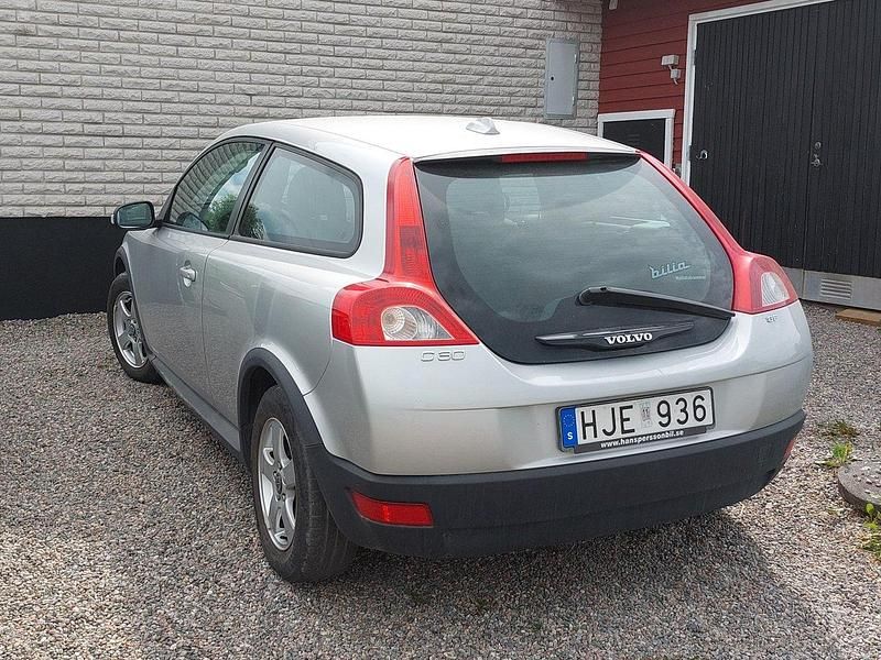 Grå Begagnad 2008 Volvo C30 Halvkombi | 42 000 kr (Marknadspris) - Bild 1/4