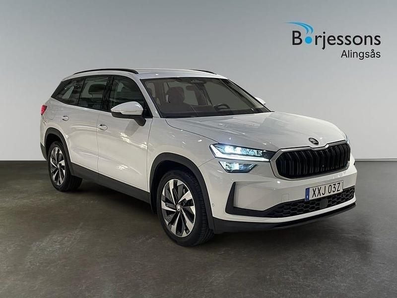 Vit Begagnad 2024 Skoda Kodiaq Selection SUV | 459 900 kr (Lite dyr) - Bild 1/4