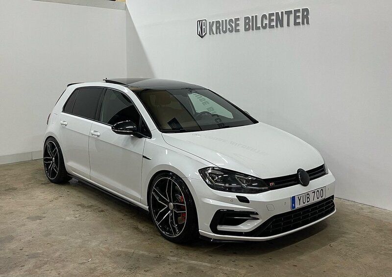Vit Begagnad 2017 VW Golf VII R Halvkombi | 269 900 kr (Dyr) - Bild 1/4