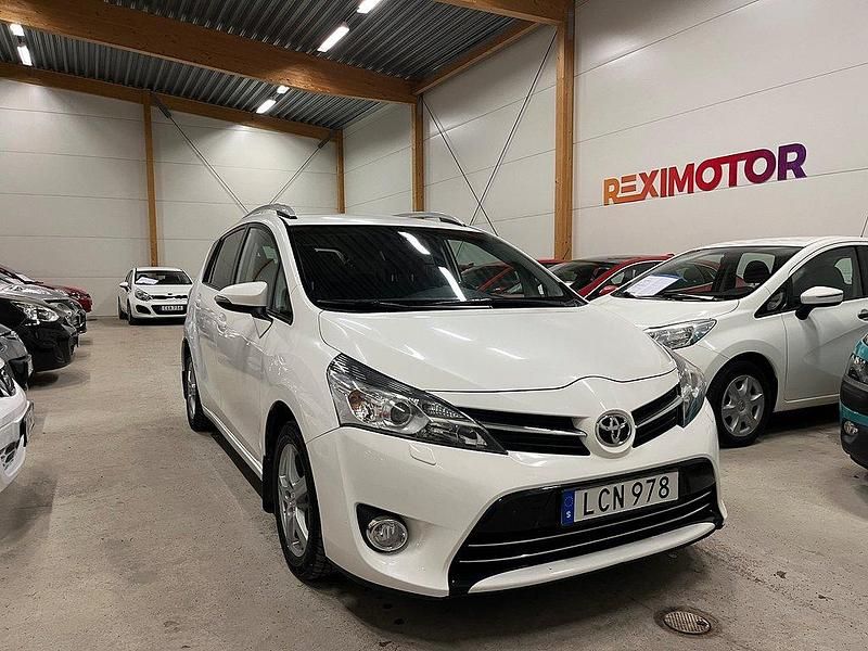 Vit Begagnad 2015 Toyota Verso Edition Minibuss | 104 900 kr (Marknadspris) - Bild 1/4