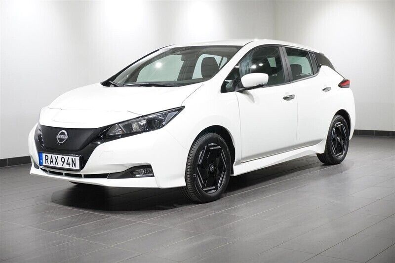 Vit Begagnad 2023 Nissan Leaf Acenta Halvkombi | 198 800 kr - Bild 1/4