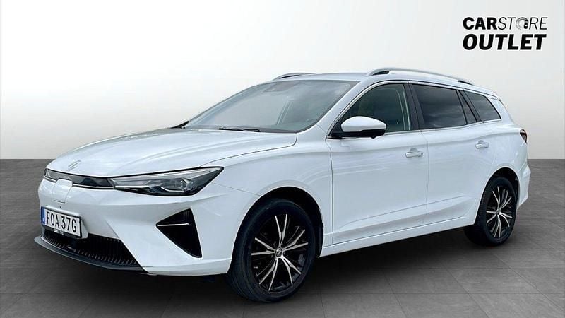 Vit (white) Begagnad 2022 MG MG5 EV Luxury Kombi | 194 900 kr (Marknadspris) - Bild 1/4
