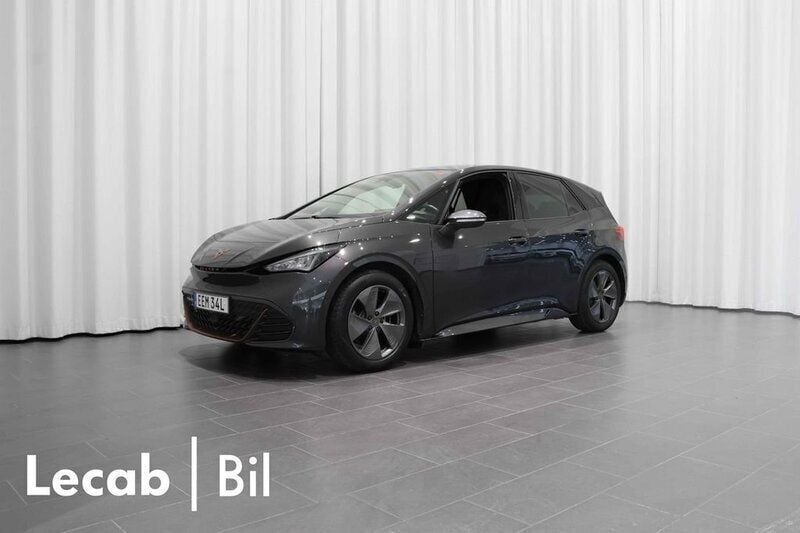 Mörkgrå (quasar grey metallic) Begagnad 2022 Cupra Born Halvkombi | 259 500 kr (Bra pris) - Bild 1/4