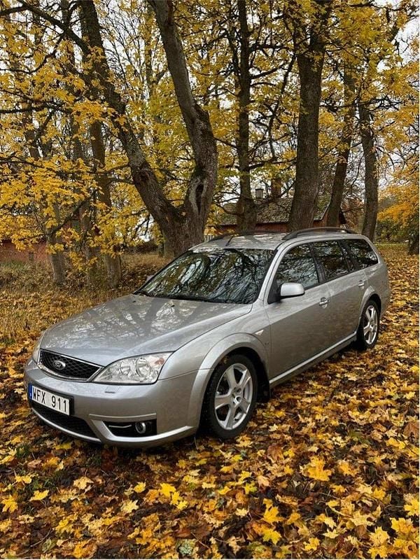 Silver Begagnad 2005 Ford Mondeo Titanium X Kombi | 27 000 kr (Lite dyr) - Bild 1/4