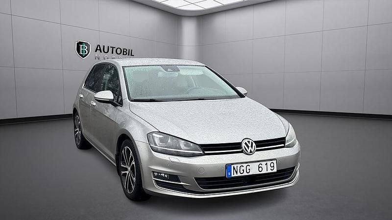 Silver Begagnad 2012 VW Golf VII Halvkombi | 105 000 kr (Bra pris) - Bild 1/4