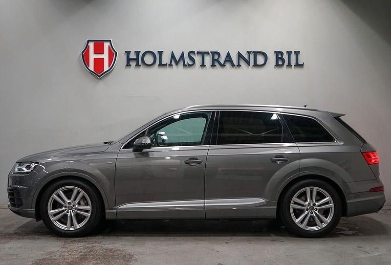 Grå Begagnad 2015 Audi Q7 S-Line SUV | 374 900 kr (Marknadspris) - Bild 1/4