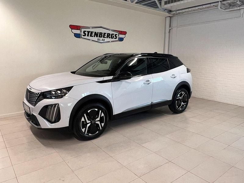 Vit Begagnad 2024 Peugeot 2008 GT SUV | 269 900 kr (Marknadspris) - Bild 1/4