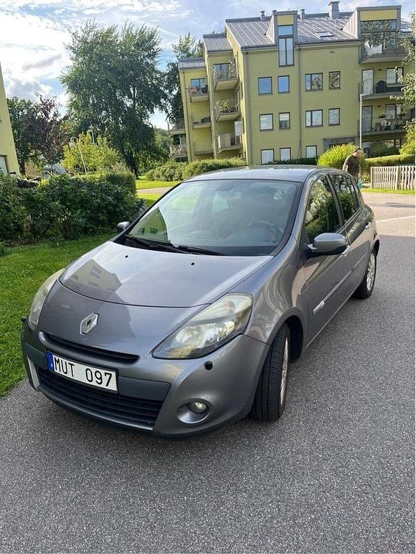 Grå Begagnad 2011 Renault Clio R.S. Halvkombi | 38 000 kr (Marknadspris) - Bild 1/3