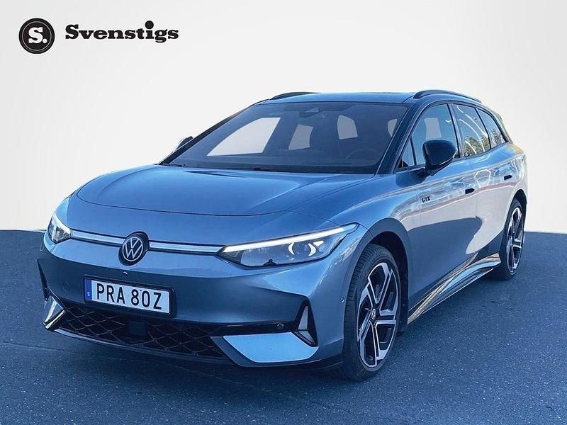 Ljusblå Begagnad 2025 VW ID.7 GTX Kombi | 599 000 kr (Bra pris) - Bild 1/4