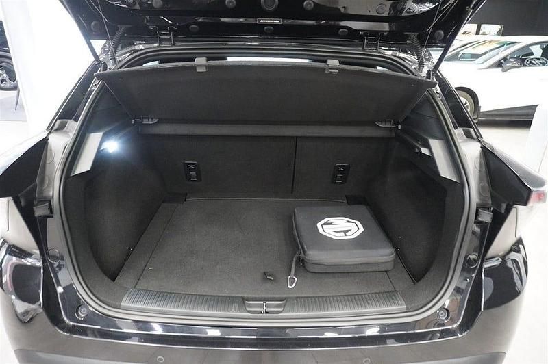 Begagnad MG MG4 EV 150 kW (204 HK) 2022 Svart Halvkombi