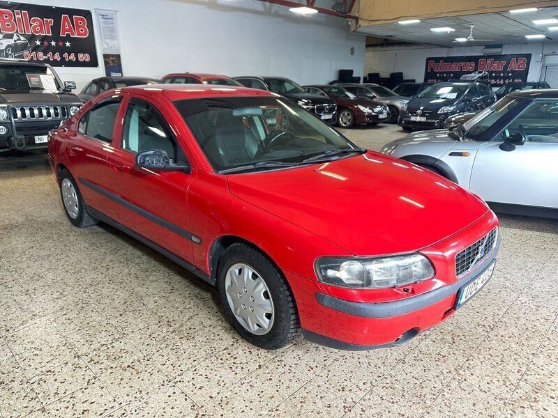 Röd Begagnad 2003 Volvo S60 Sedan | 25 900 kr (Marknadspris) - Bild 1/4