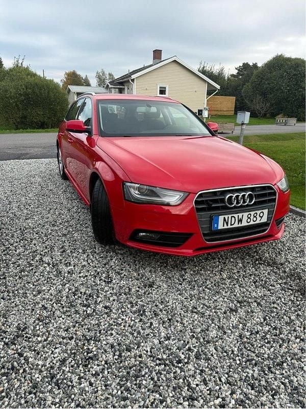 Röd Begagnad 2013 Audi A4 Kombi | 90 000 kr (Marknadspris) - Bild 1/4