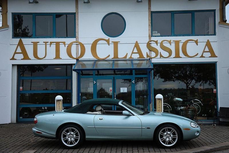 Svart metallic Begagnad 1998 Jaguar XK Cab | 225 000 kr - Bild 1/4