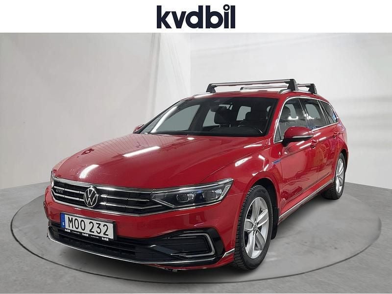 Röd Begagnad 2021 VW Passat GTE | 199 000 kr (Bra pris) - Bild 1/3