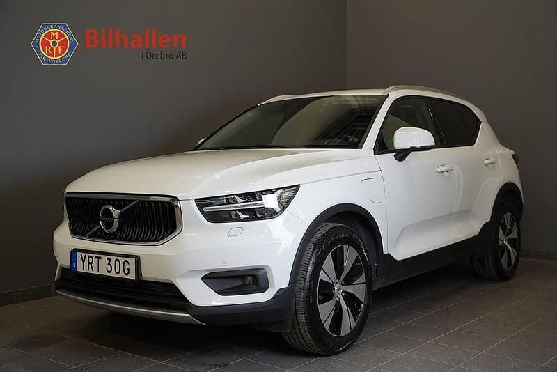 Vit Begagnad 2020 Volvo XC40 Momentum SUV | 289 900 kr (Bra pris) - Bild 1/4