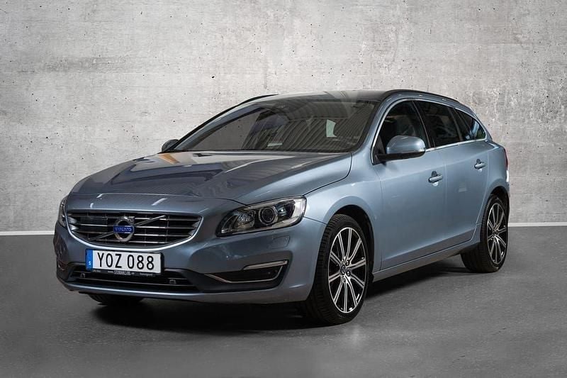 Ljusblå (blå) Begagnad 2018 Volvo V60 Momentum Kombi | 229 900 kr (Marknadspris) - Bild 1/4