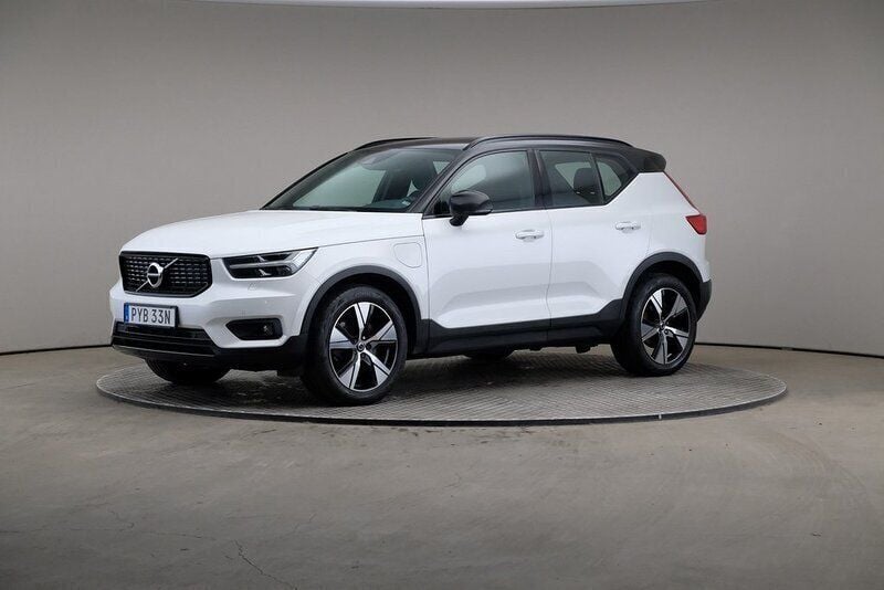 Vit Begagnad 2021 Volvo XC40 R-Design SUV | 319 000 kr (Marknadspris) - Bild 1/4
