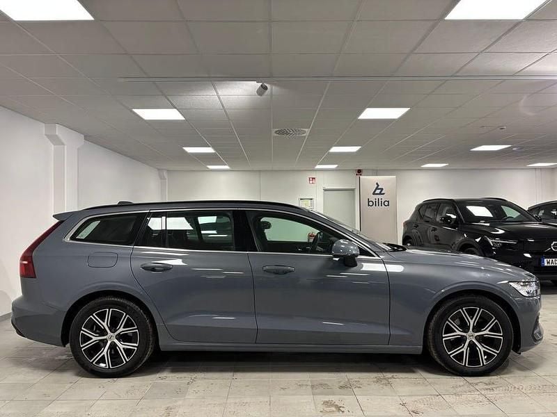 Begagnad Volvo V60 Core 165 HK (121 kW) 2023 Grå Kombi