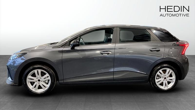 Begagnad MG MG4 EV 125 kW (170 HK) 2024 Grå Halvkombi