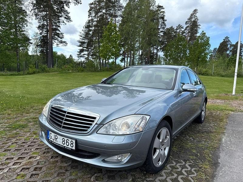 Grå Begagnad 2007 Mercedes S320 Sedan | 139 900 kr (Marknadspris) - Bild 1/4