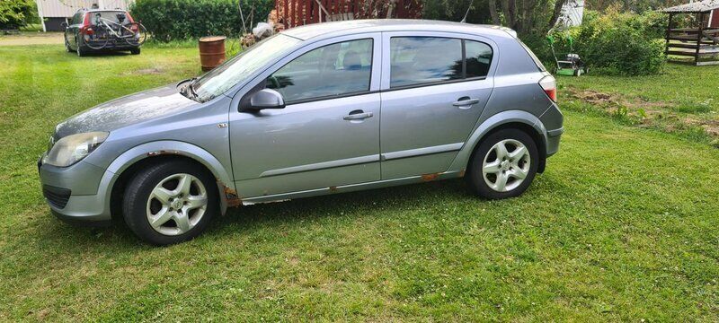 Grå Begagnad 2007 Opel Astra Halvkombi | 8 000 kr (Superpris) - Bild 1/4