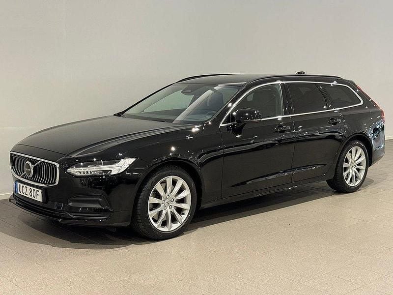 Svart Begagnad 2022 Volvo V90 Momentum Kombi | 359 500 kr (Marknadspris) - Bild 1/3