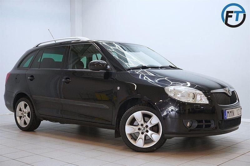 Svart Begagnad 2009 Skoda Fabia Halvkombi | 34 900 kr (Marknadspris) - Bild 1/4