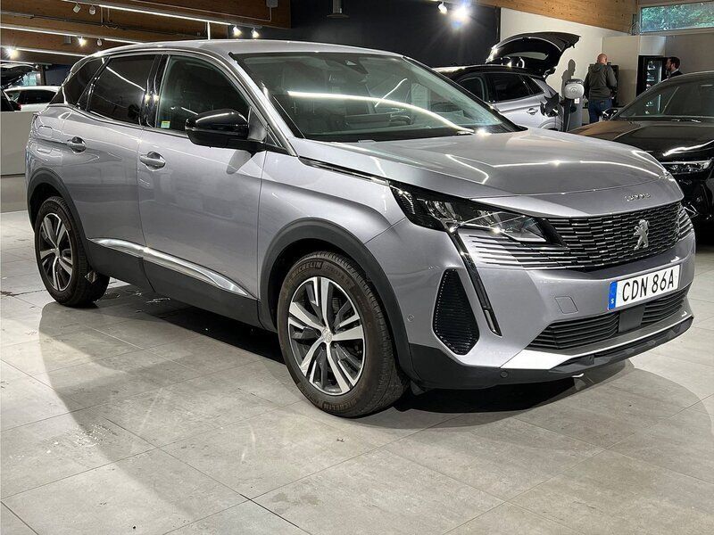 Grå Begagnad 2022 Peugeot 3008 Allure SUV | 259 900 kr (Marknadspris) - Bild 1/4