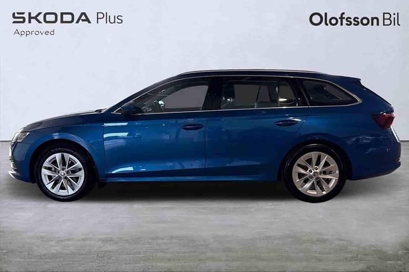 Blå Begagnad 2024 Skoda Octavia Kombi | 284 900 kr - Bild 1/1