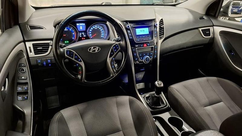 Begagnad Hyundai i30 Comfort 110 HK (80 kW) 2016 Silver Kombi