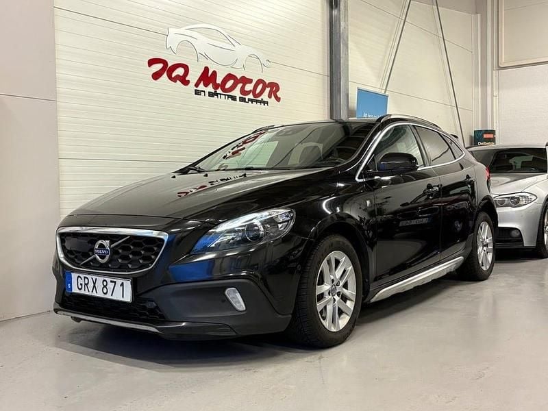 Svart Begagnad 2016 Volvo V40 CC Ocean Race Kombi | 129 900 kr (Marknadspris) - Bild 1/4