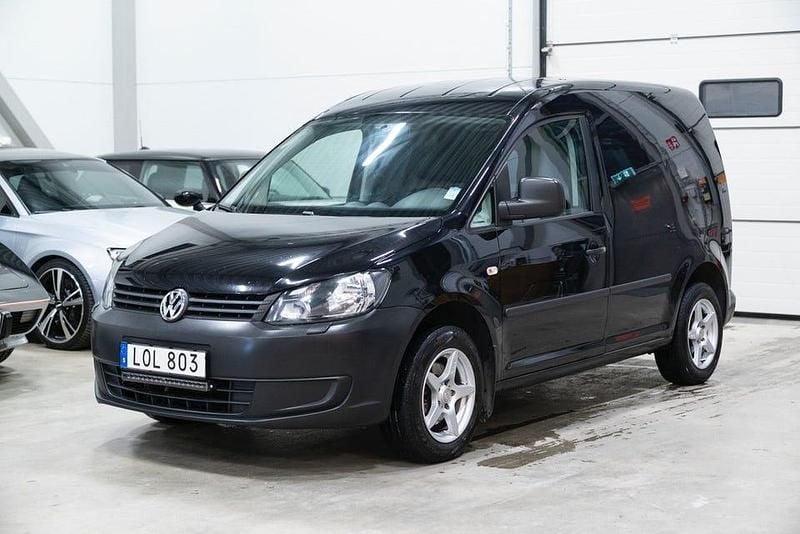 Svart Begagnad 2015 VW Caddy Minibuss | 69 900 kr (Marknadspris) - Bild 1/4