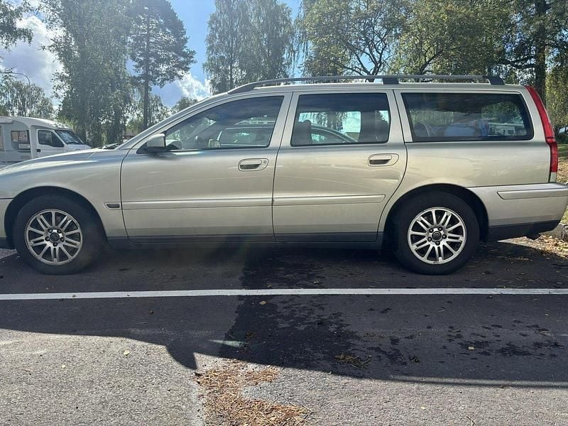 Gul Begagnad 2006 Volvo V70 Kinetic Kombi | 17 000 kr (Bra pris) - Bild 1/4