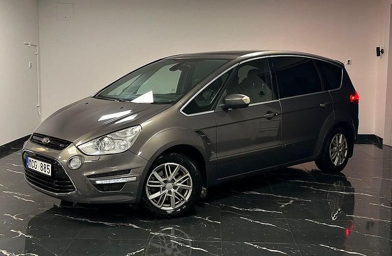 Brun Begagnad 2013 Ford S-MAX Business Edition Minibuss | 74 900 kr (Marknadspris) - Bild 1/4