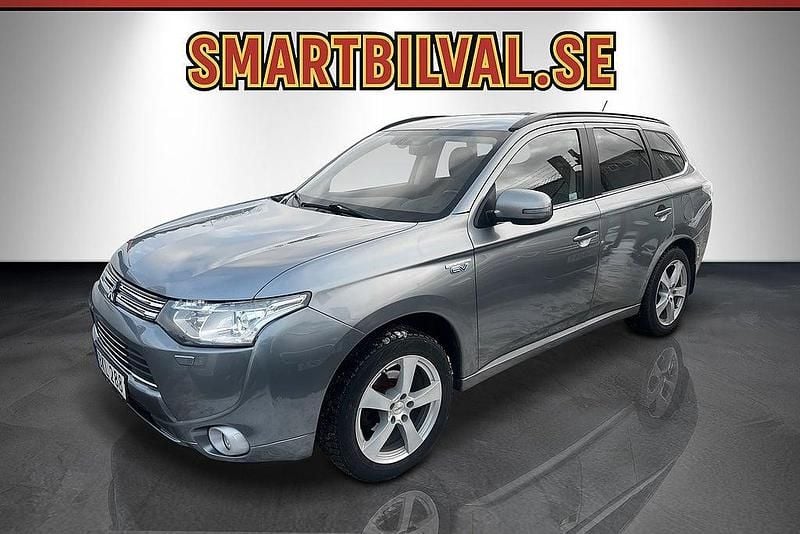 Begagnad Mitsubishi Outlander P-HEV 121 HK (88 kW) 2014 Grå SUV