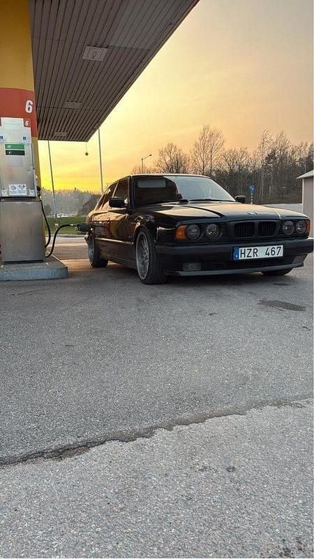 Begagnad 1995 BMW 520 Sedan | 55 000 kr - Bild 1/4